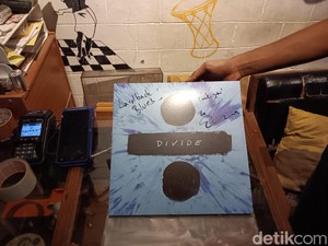 Ada Vinyl Khusus Ed Sheeran di Pasar Santa, Fans Harus Bayar buat Bisa Dapat?