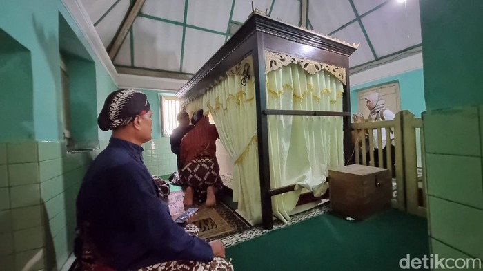 Suasana di makam Penembahan Bodho di Kompleks Makam Sewu, Pedukuhan Pedak, Kalurahan Wijirejo, Kapanewon Pandak, Kabupaten Bantul, Senin (4/3/2024).