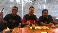 Salah satunya momen ketika makan bersama dengan dua komedian terkenal. Ada Abdel dan juga Bedu saat makan di restoran. Foto: Instagram