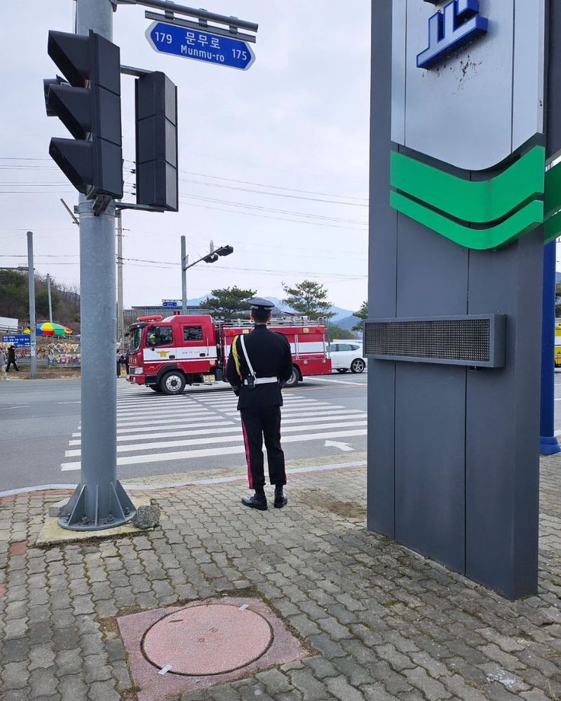 Viral Foto Nam Joo Hyuk Jadi Polisi Militer Di Jalanan Bikin Fans Histeris