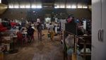 Warga Bolivia Mulai Bersihkan Lumpur Sisa Banjir