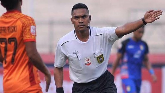 Wasit Sance Lawita akan memimpin laga Persis Solo Vs PSM Makassar di Liga 1.