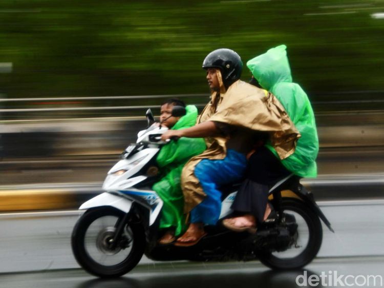 Waspada! Potensi Hujan Deras DKI hingga 8 Maret 2024