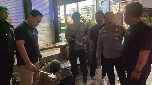 WN Rusia bernama Vladimir Kolesov ditangkap polisi gegara mengamuk di Restoran Capri Bali, Kelurahan Seminyak, Kecamatan Kuta, Badung. (Dok Polresta Denpasar)