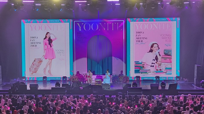 YOONA FAN MEETING TOUR: YOONITE in JAKARTA digelar di Tennis Indoor Senayan pada Minggu (3/3/2024). Foto dipotret dari kelas tiket CAT2.