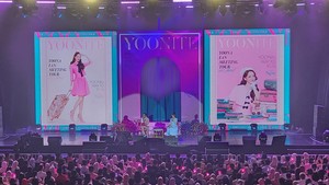 Begini POV YOONA FAN MEETING TOUR: YOONITE in JAKARTA dari kursi CAT2 di tribun Tennis Indoor Senayan. (Foto: Retno Raminne Nurhaliza Pitoyo/detikcom)