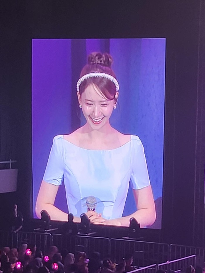 YOONA FAN MEETING TOUR: YOONITE in JAKARTA digelar di Tennis Indoor Senayan pada Minggu (3/3/2024). Foto dipotret dari kelas tiket CAT2.