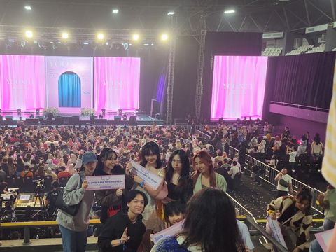 YOONA FAN MEETING TOUR: YOONITE in JAKARTA digelar di Tennis Indoor Senayan pada Minggu (3/3/2024). Foto dipotret dari kelas tiket CAT2.