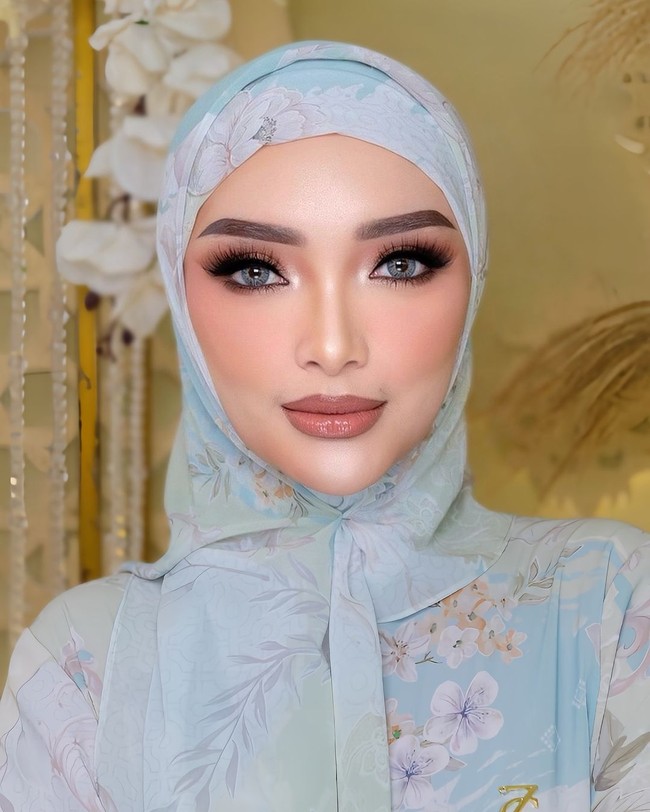 Zaskia Gotik juga pernah batal menikah setelah bertunangan dengan Vicky Prasetyo pada 2013. Hubungan mereka kandas karena Vicky tersandung kasus hukum kala itu. Foto: dok Instagram