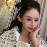 Tekanan lingkungan dan standar kecantikan membuat semakin banyak remaja terobsesi penampilan. Seorang gadis yang dikenal sebagai Nana bahkan disebut sudah melakukan serangkaian operasi di usianya yang baru 18 tahun. Foto: Dok. Weibo