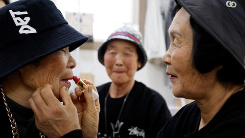 Park Jeom-sun, 81, the leader of the granny rap group 