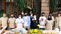 Kesuksesan Alshad menjadi selebriti semakin melonjak setelah aktif membuat video pada YouTube. Ia dan timnya pernah melakukan perayaan dengan menyajikan tumpeng. Foto: Instagram/alshadahmad