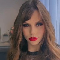 Bisa dilihat jika Anelizi memiliki pupil mata yang pipih dibanding orang kebanyakan. Pupil wanita asal Brazil tersebut juga lebih kecil sehingga seperti tenggelam di bagian bawah bukan di tengah. Foto: Instagram Anelize Kloster