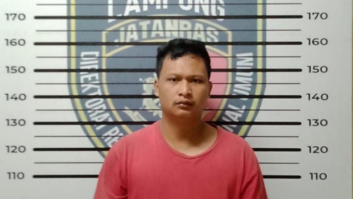 Bernadus Gumelar Agung Wicaksono pelaku pembuat uang palsu ditangkap Polda Lampung.