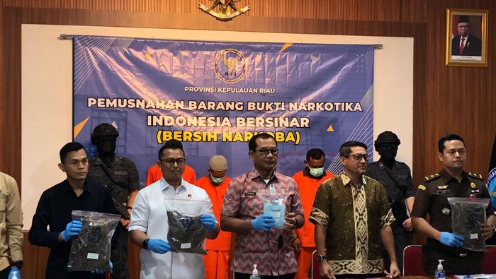 BNNP Kepri menunjukkan barang bukti narkotika yang diamankan di Tanjungpinang dan Batam pada Februari lalu.(Dok BNNP Kepri)