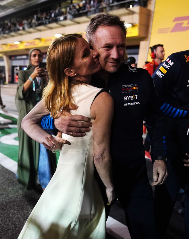 Terkait skandal yang menerpa suaminya, Geri Halliwell belum memberikan komentarnya. Namun dia terlihat tetap setia mendampingi Christian Horner. Foto: Getty Images