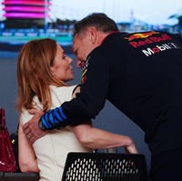 Mantan personel Spice Girls, Geri Halliwell, dikabarkan tengah menghadapi skandal suaminya, bos Red Bull Racing, Christian Horner. Suami Geri dituding mengirimkan pesan seks ke rekan kerjanya. Foto: Getty Images