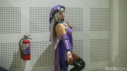 Gaya Sensual Cosplayer Rithe Jadi Black Swan Honkai Star Rail