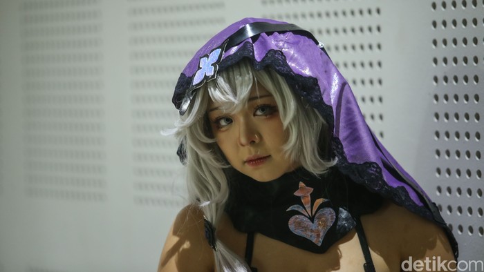 Cosplayer Rithe Asal Singapura usai diwawancarai di Jakarta Toys and Comic Fair 2024.