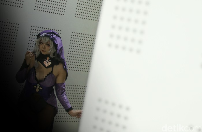 Cosplayer Rithe asal Singapura saat ditemui di Jakarta Toys and Comic Fair pada Sabtu (2/3/2024).