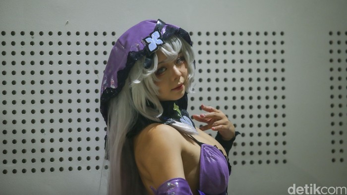 Cosplayer Rithe saat diwawancarai di ajang Jakarta Toys and Comic Fair ke-19 pada Sabtu (2/3/2024).