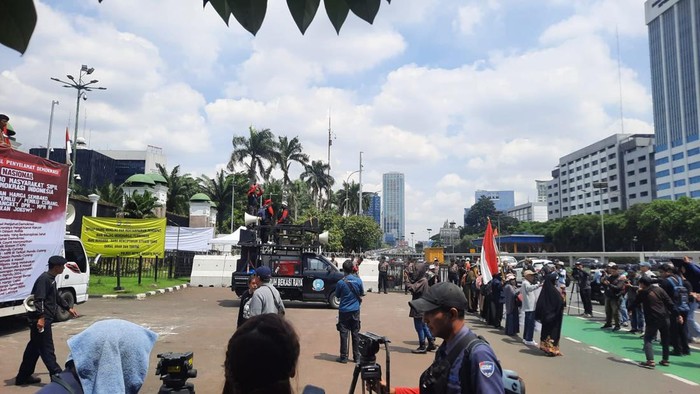 Demonstrasi di depan DPR (Annisa/detikcom)