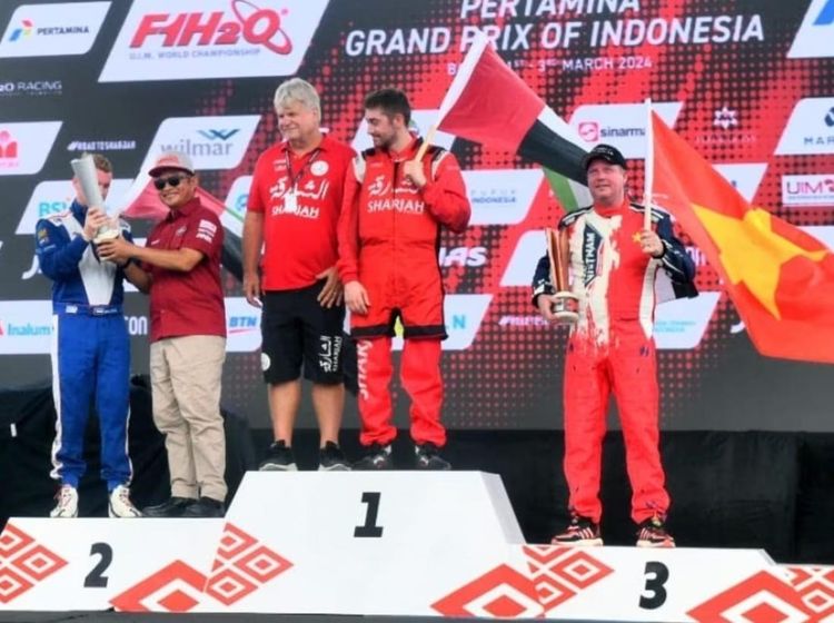Euforia Jawara F1 Powerboat di Danau Toba