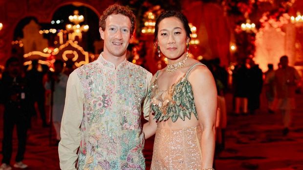 Meta CEO Mark Zuckerberg and his wife Priscilla Chan pose during the pre-wedding celebrations of Anant Ambani, son of Mukesh Ambani, the Chairman of Reliance Industries, and Radhika Merchant, daughter of industrialist Viren Merchant, in Jamnagar, Gujarat, India, March 2, 2024. Reliance Industries/Handout via REUTERS THIS IMAGE HAS BEEN SUPPLIED BY A THIRD PARTY. NO RESALES. NO ARCHIVES.