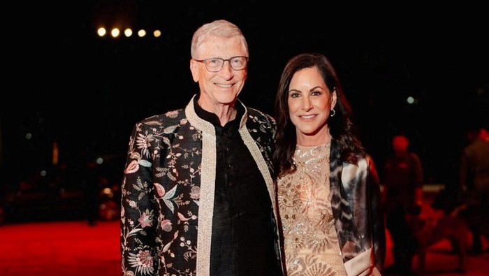 Bill Gates and Paula Hurd pose during the pre-wedding celebrations of Anant Ambani, son of Mukesh Ambani, the Chairman of Reliance Industries, and Radhika Merchant, daughter of industrialist Viren Merchant, in Jamnagar, Gujarat, India, March 2, 2024. Reliance Industries/Handout via REUTERS THIS IMAGE HAS BEEN SUPPLIED BY A THIRD PARTY. NO RESALES. NO ARCHIVES.