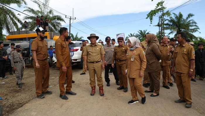 Groundbreaking Pembangunan Ruas Jalan Ciparay-Cikumpay di Panggarangan, Lebak, Banten.