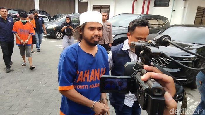 gus samsudin ditahan di polda jatim
