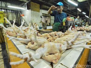 Harga Kebutuhan Bahan Pokok di Pasar Wonokromo Merangkak Naik