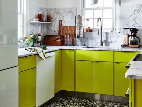 ilustrasi dapur minimalis dengan batu alam/Nicole Lanteri Design via Homes & Gardens