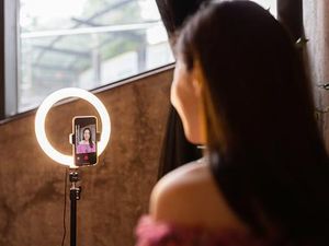 TikToker Spill Influencer Pura-pura Kaya, Sewa Mobil-Retur Barang