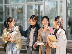 Kenapa Jumlah Teman Makin Berkurang saat Dewasa? Ini Alasan Ilmiahnya