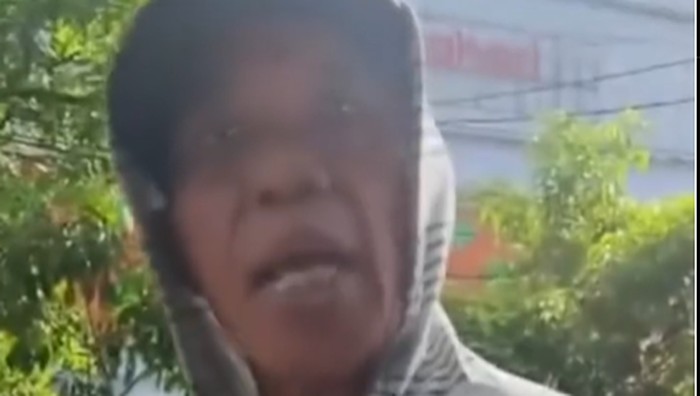 Jukir di Makassar pasang tarif Rp 15 ribu ke pengendara mobil.