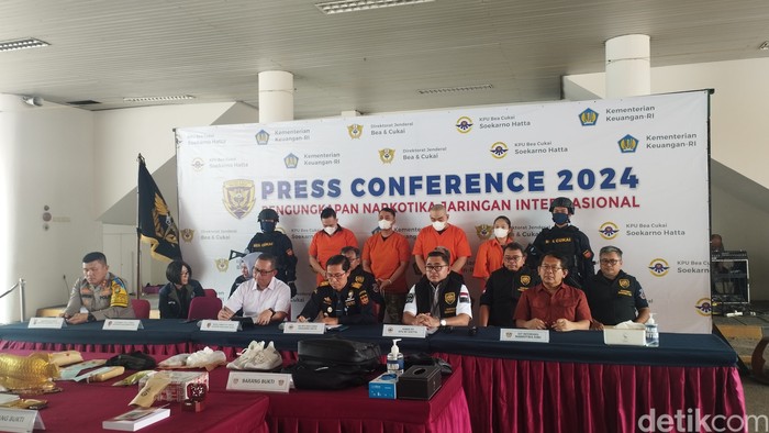Jumpa pers mengenai penangkapan penyelundup narkoba di Bandara Soekarno-Hatta, 5 Maret 2024. (Brigitta Belia/detikcom)