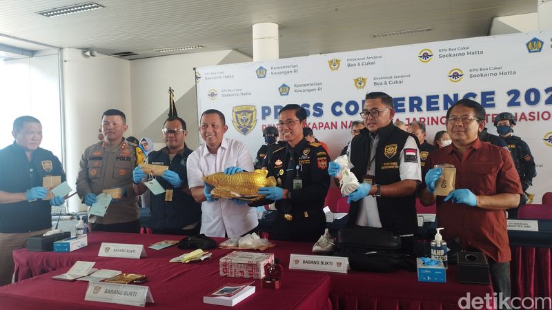 Jumpa pers mengenai penangkapan penyelundup narkoba di Bandara Soekarno-Hatta, 5 Maret 2024. (Brigitta Belia/detikcom)