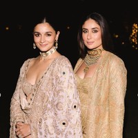 Untuk melengkapi penampilannya Kareena membawa tas mungil berwarna senada dan kalung emas yang cukup besar. Foto: Instagram/@kareenakapoorkhan