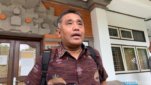 Ketua KPU Provinsi Bali I Dewa Agung Gede Lidartawan di kantor KPU Bali, Selasa (5/3/2024). dok. Rizki Setyo