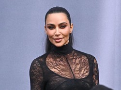 Kim Kardashian Ungkap Kebiasaan Unik, Tidur Tapi Mata Terbuka
