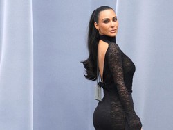 Kim Kardashian Malafungsi Busana di Show Balenciaga, Label Baju Lupa Dicopot