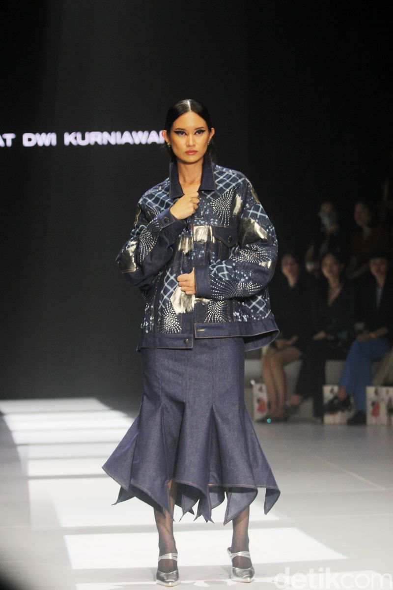 Koleksi busana Yosafat Dwi Kurniawan di PIFW 2024 Koleksi busana Yosafat Dwi Kurniawan di PIFW 2024