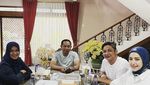 Kulineran Seru Pasha Ungu Bareng Istri dan Teman Artis