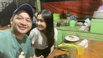 Kulineran Seru Pasha Ungu Bareng Istri dan Teman Artis