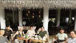 Kulineran Seru Pasha Ungu Bareng Istri dan Teman Artis