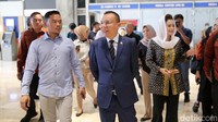 Wakil Ketua DPR RI Sufmi Dasco Ahmad berkeliling untuk melihat produk-produk UMKM yang dipamerkan.