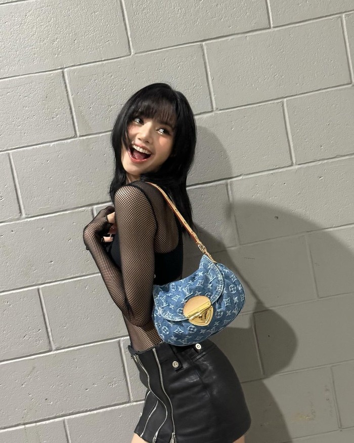 Lisa BLACKPINK datang menyaksikan The Eras Tour di Singapura.