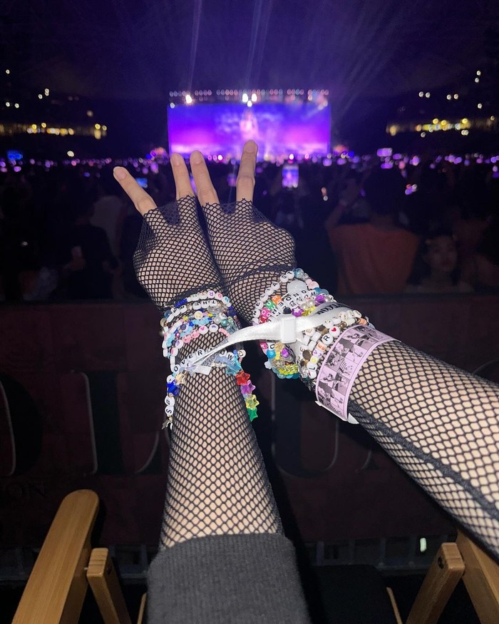 Lisa BLACKPINK datang menyaksikan The Eras Tour di Singapura.