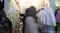 Mayoritas pengunjung yang datang akan berbelanja busana Ramadan.